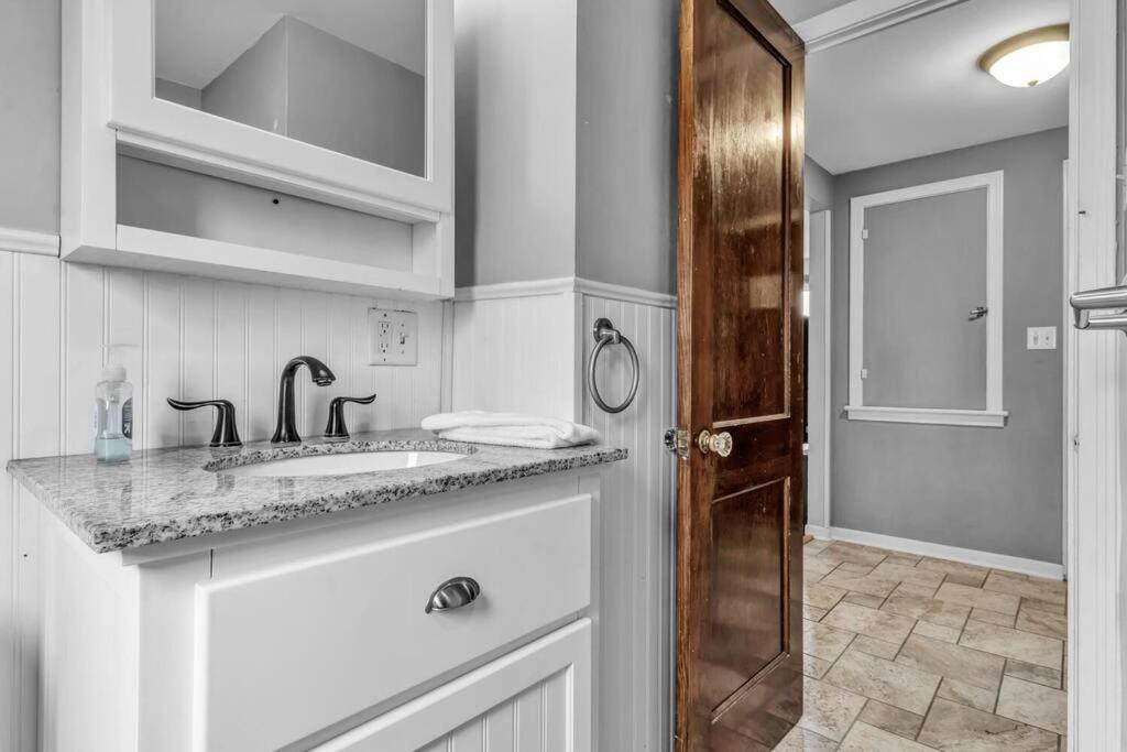 Gorgeous 2 Queen Bedroom Apartment In North Buffalo With 70 Inch Tv 외부 사진