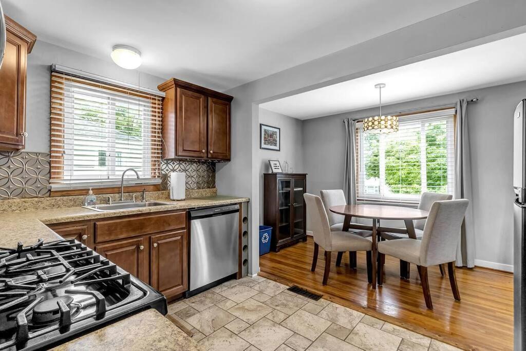 Gorgeous 2 Queen Bedroom Apartment In North Buffalo With 70 Inch Tv 외부 사진